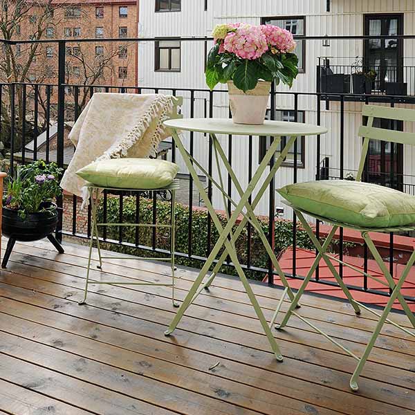 small-balcony-Table